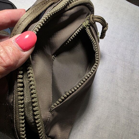 Steve Madden Army Green Fanny Pack Waist Bag Adjustable Crossbody Zippered NEW - Picture 10 of 13